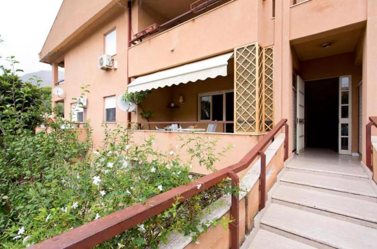 Nest Apollo Mondello Exterior foto
